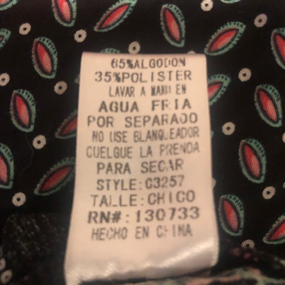 Umgee: V-Neck floral Tunic. Size:(S)  color: Black/pink - Picture 9 of 12